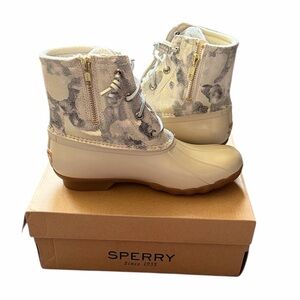 Sperry Women's Cream and Gray Boots